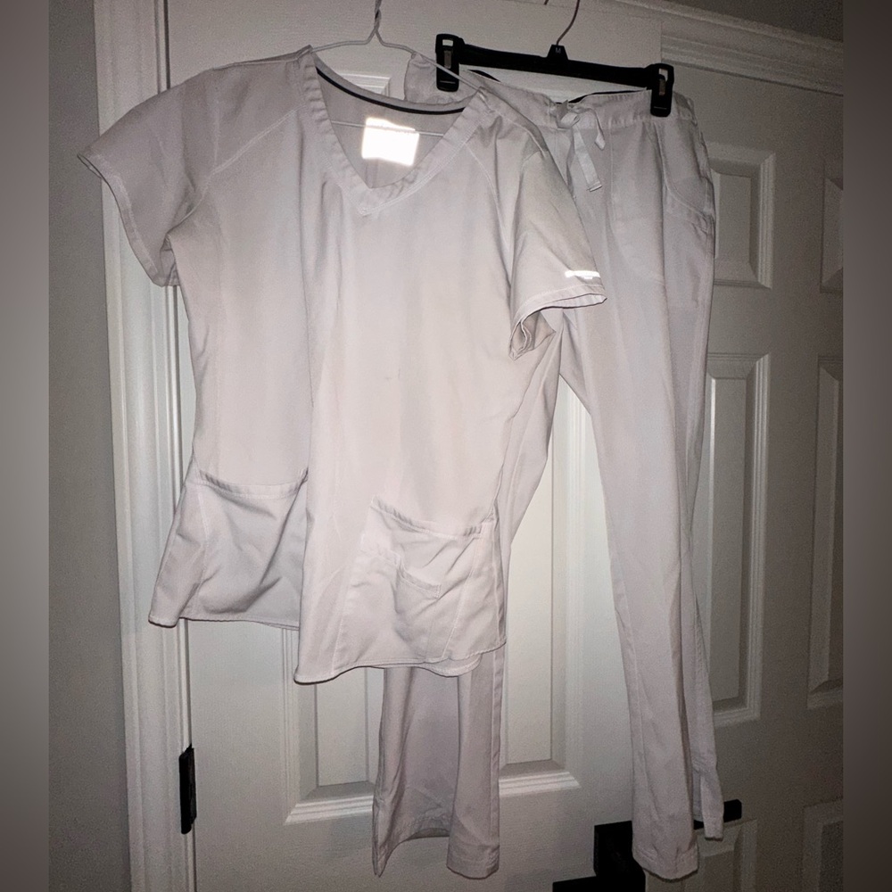 white skechers scrubs
